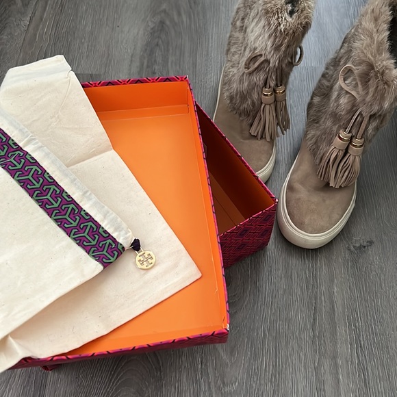 Tory Burch fur shoes. Size 6M - Picture 7 of 8
